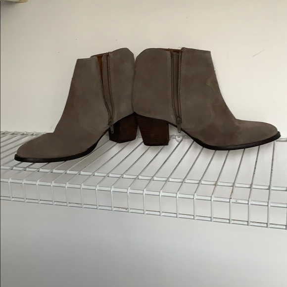 Suede boots - Picture 3 of 3